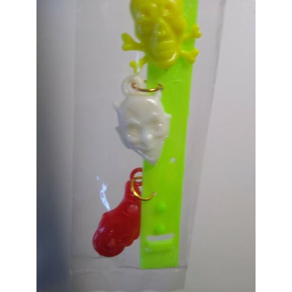 Vintage Halloween Monster Bracelet Ghost Skull Devil Goblin Plastic Charms NOS - Picture 8 of 8